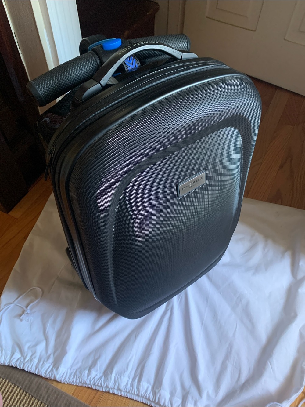 Kenneth Cole New York Black Hard Shell Camera Case
